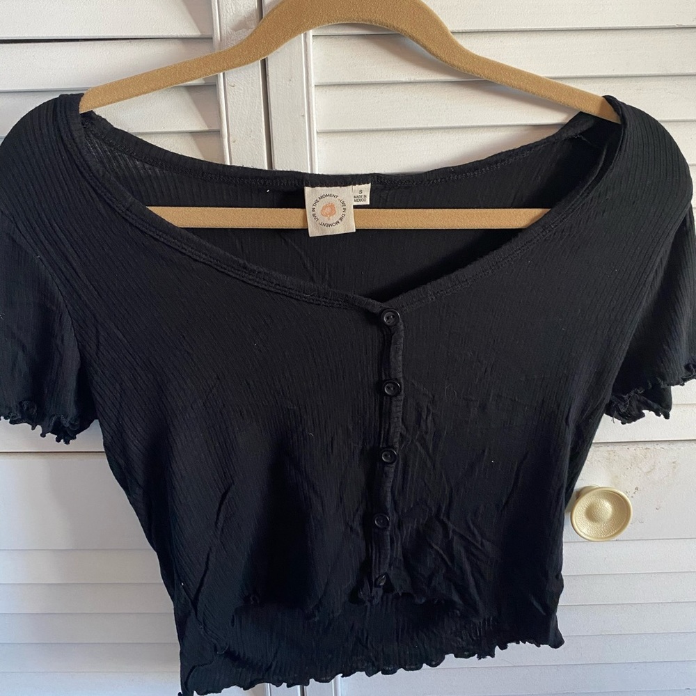 small lettuce edged simple black button down